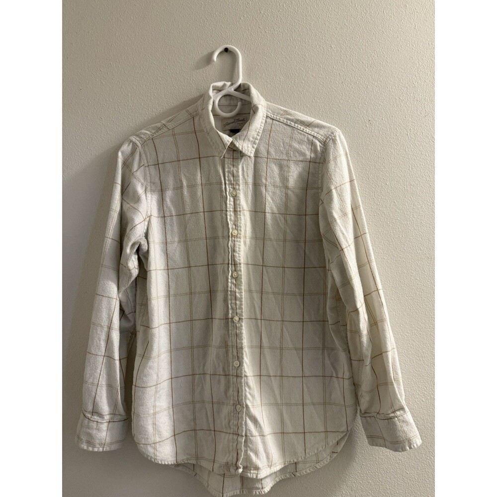 Universal Thread Womens XS Relaxed Fit Plaid Button Down Shirt Cream Long Sleeve